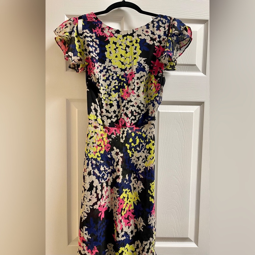 Size 6 Say... Taylor floral dress